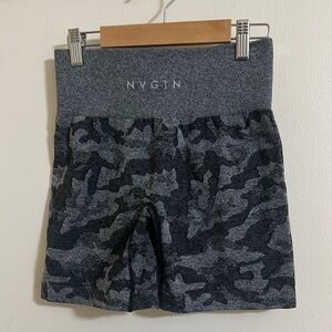 NVGTN Athletic Gray and Black Camo Compression Shorts Small